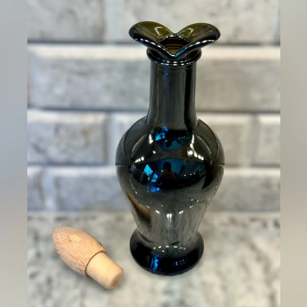 Tulip shaped dark green oil/vinegar cruet with wooden stopper
